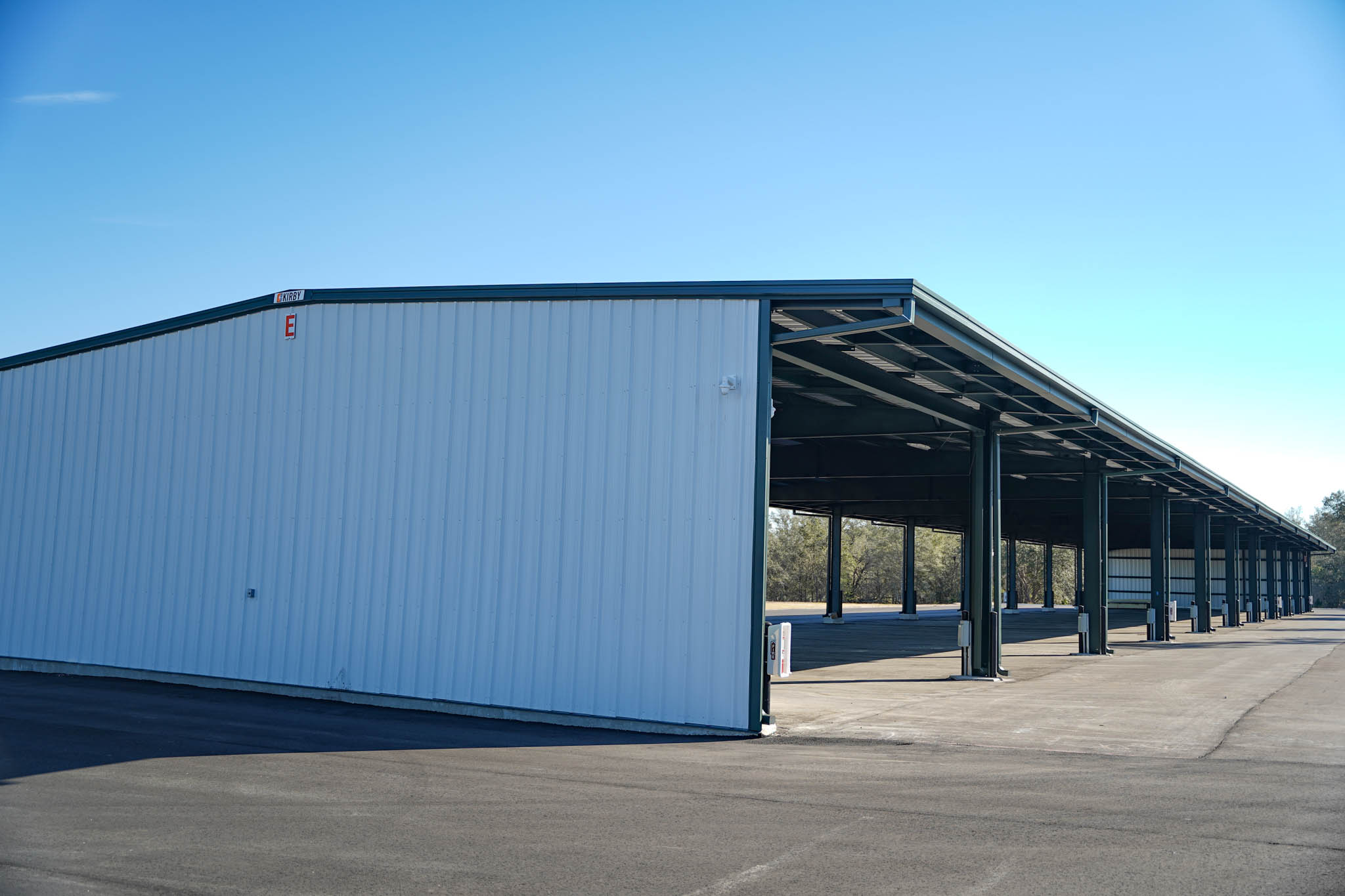 covered vehicle storage in Morriston, FL